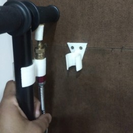 Soporte de pared para bomba PCP - Price: €9 - 